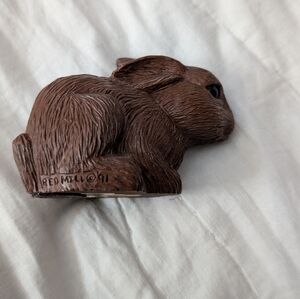 Vtg Red Mill Mfg Bunny Rabbit Figurine Pecan Resin 1991
